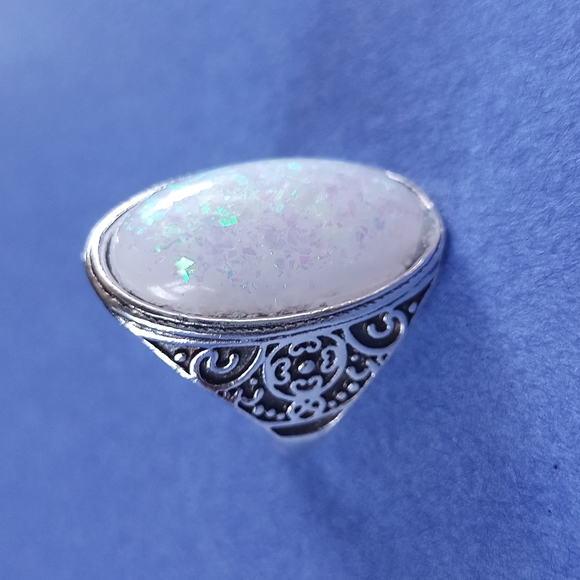 Vintage Jewelry - NWOT Vintage-Like Bohemian Silver Ring OVAL